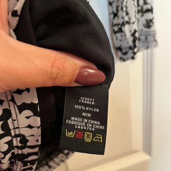 Unlisted y2k  top M wrap front style black and white pattern - Picture 4 of 5